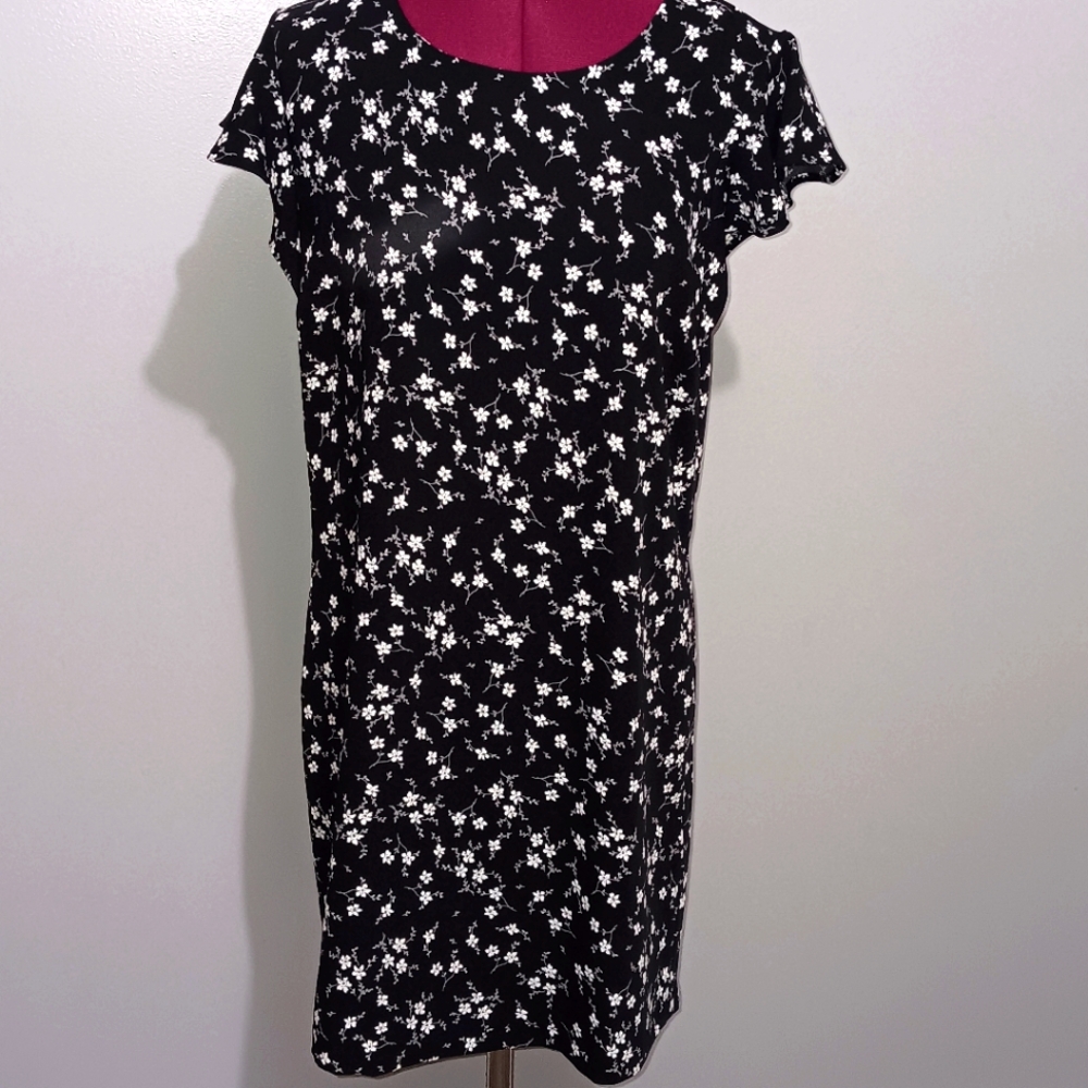 Flutter sleeve floral shift dress
